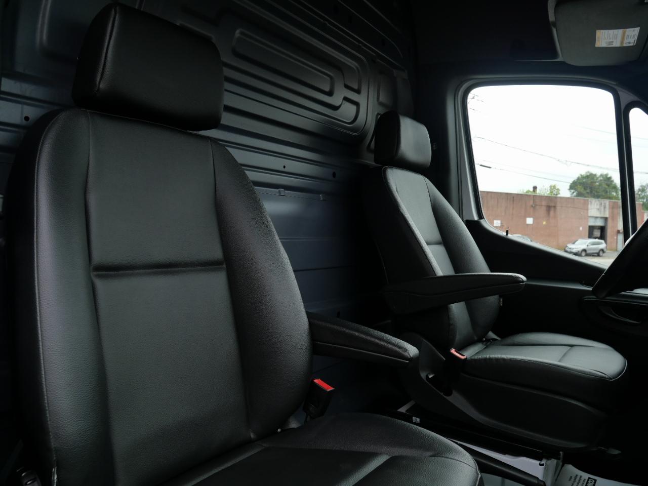 Mercedes-Benz Sprinter Cargo Van 2500 Standard Roof I4 Diesel 144" RWD 2025