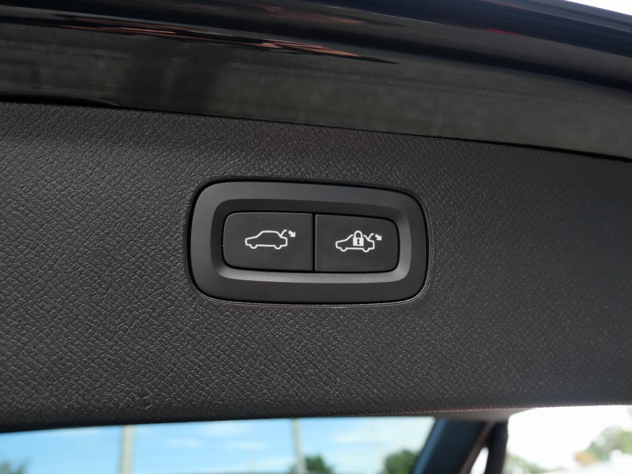 Volvo XC90 B6 AWD Plus Bright Theme 7P 2024