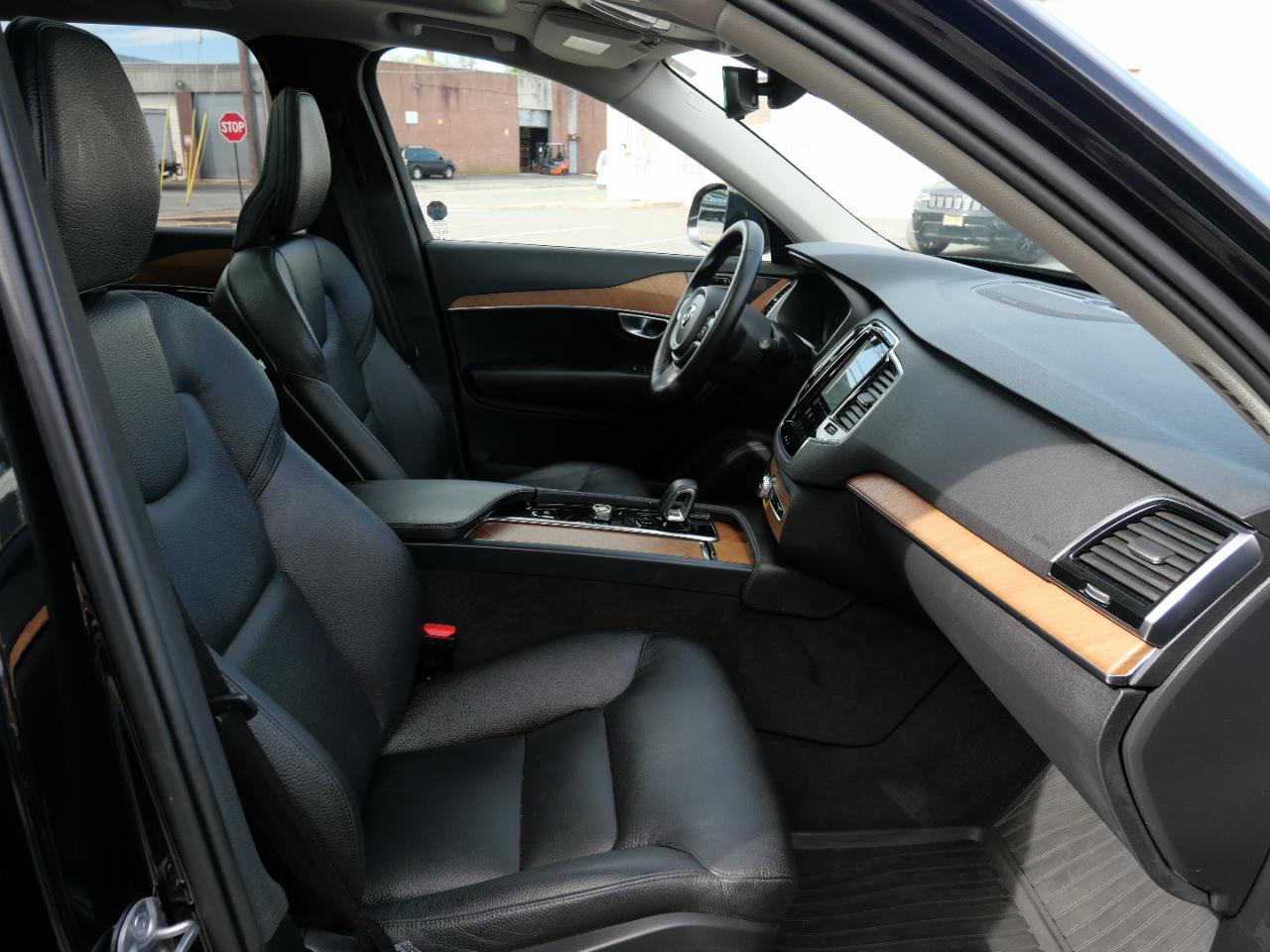 Volvo XC90 B6 AWD Plus Bright Theme 7P 2024