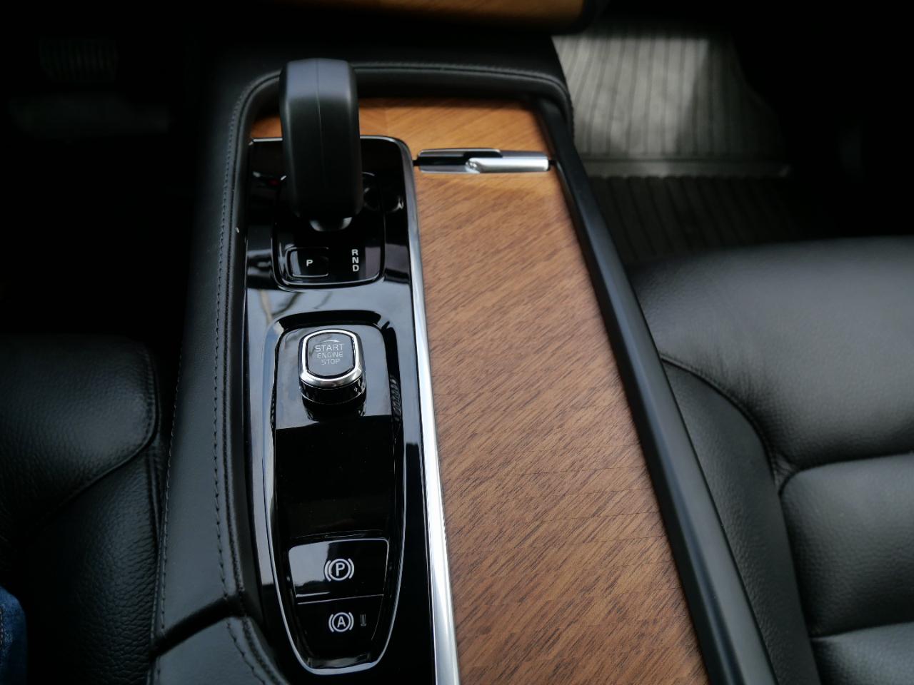 Volvo XC90 B6 AWD Plus Bright Theme 7P 2024