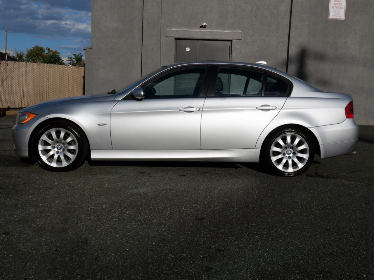 BMW 3 Series 325xi 4dr Sdn AWD 2006