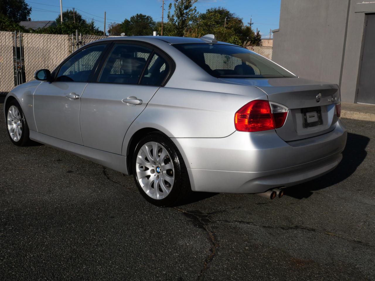 BMW 3 Series 325xi 4dr Sdn AWD 2006