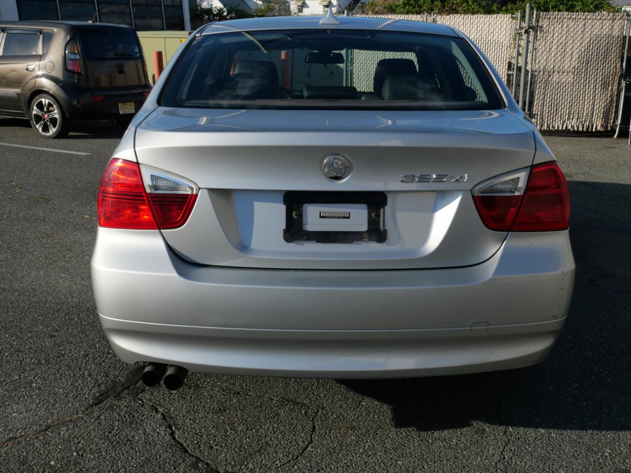 BMW 3 Series 325xi 4dr Sdn AWD 2006