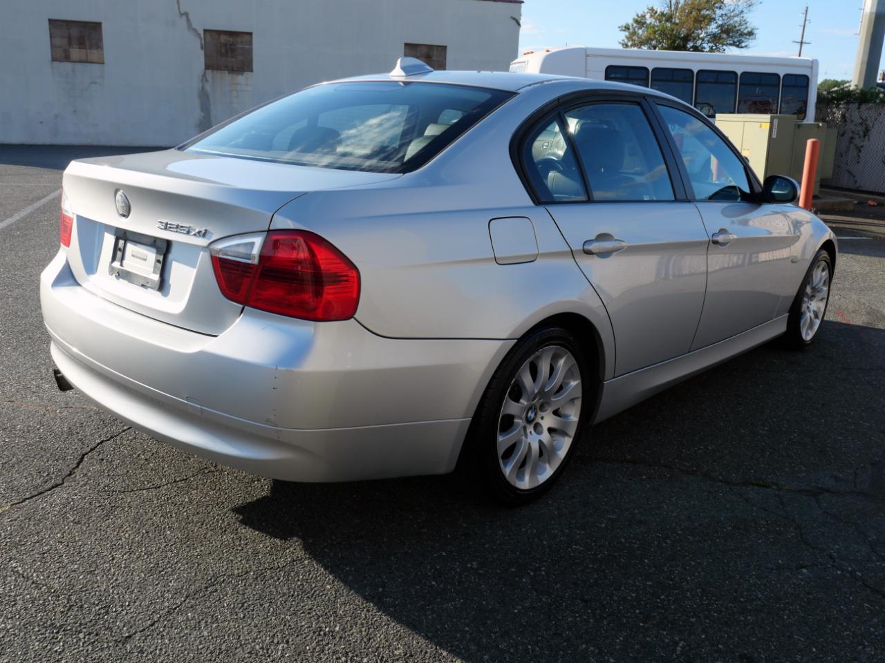 BMW 3 Series 325xi 4dr Sdn AWD 2006