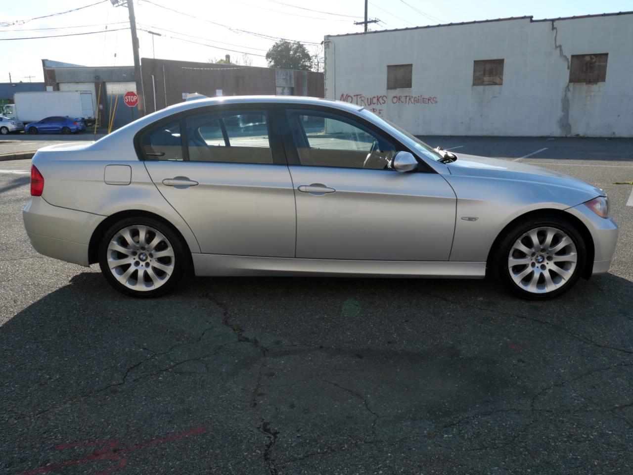 BMW 3 Series 325xi 4dr Sdn AWD 2006