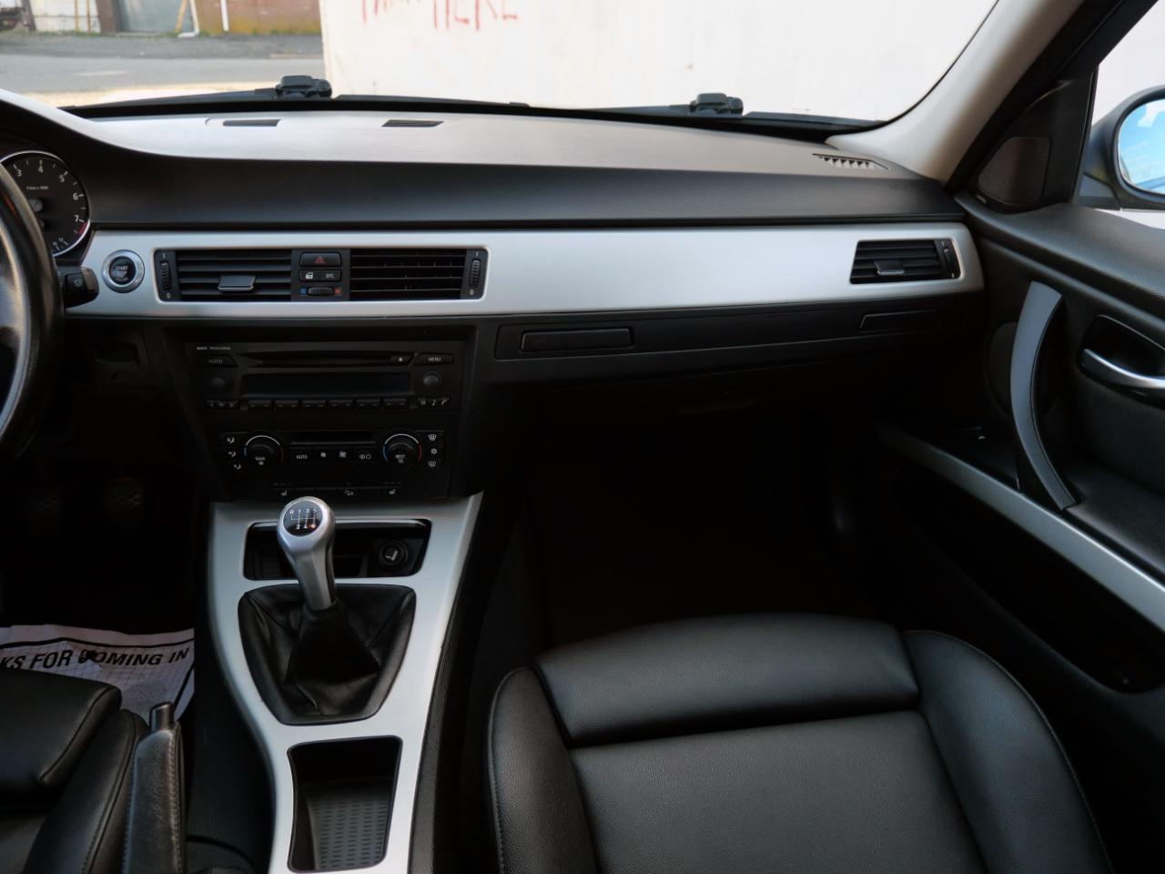 BMW 3 Series 325xi 4dr Sdn AWD 2006