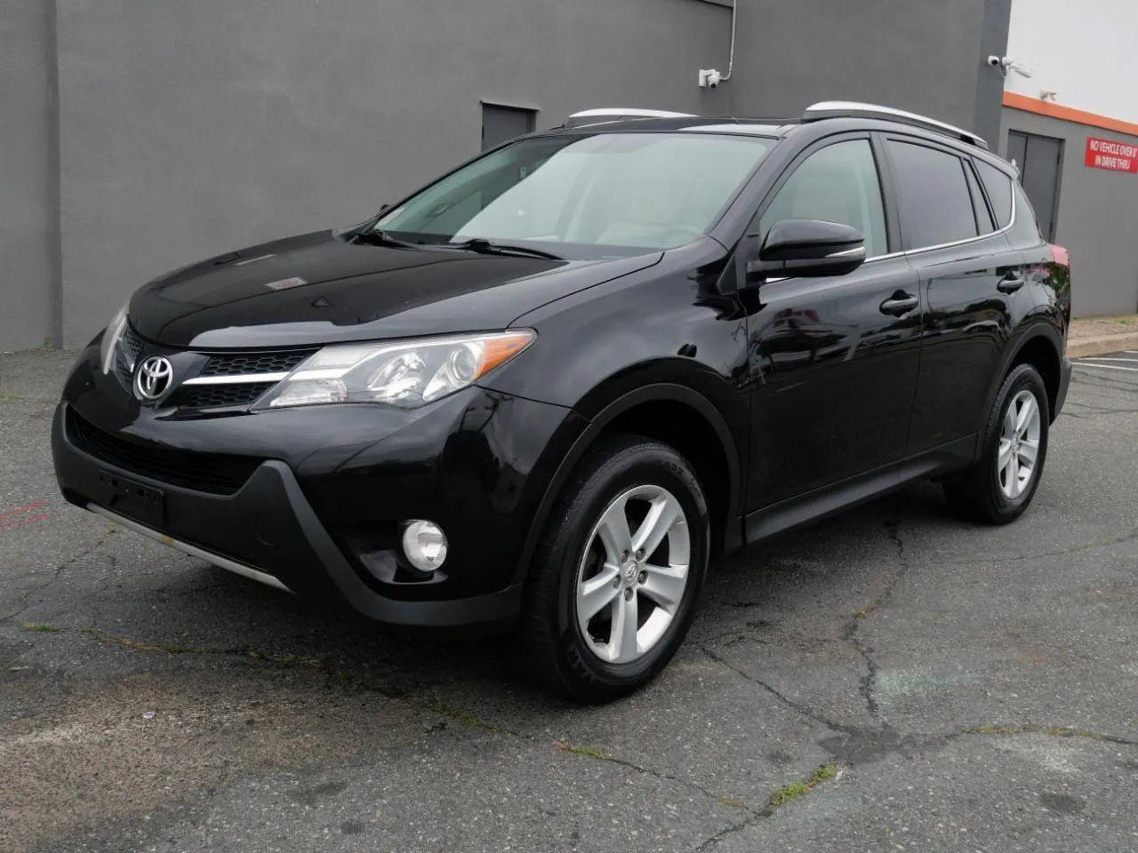 Toyota RAV4 AWD 4dr XLE (Natl) 2013