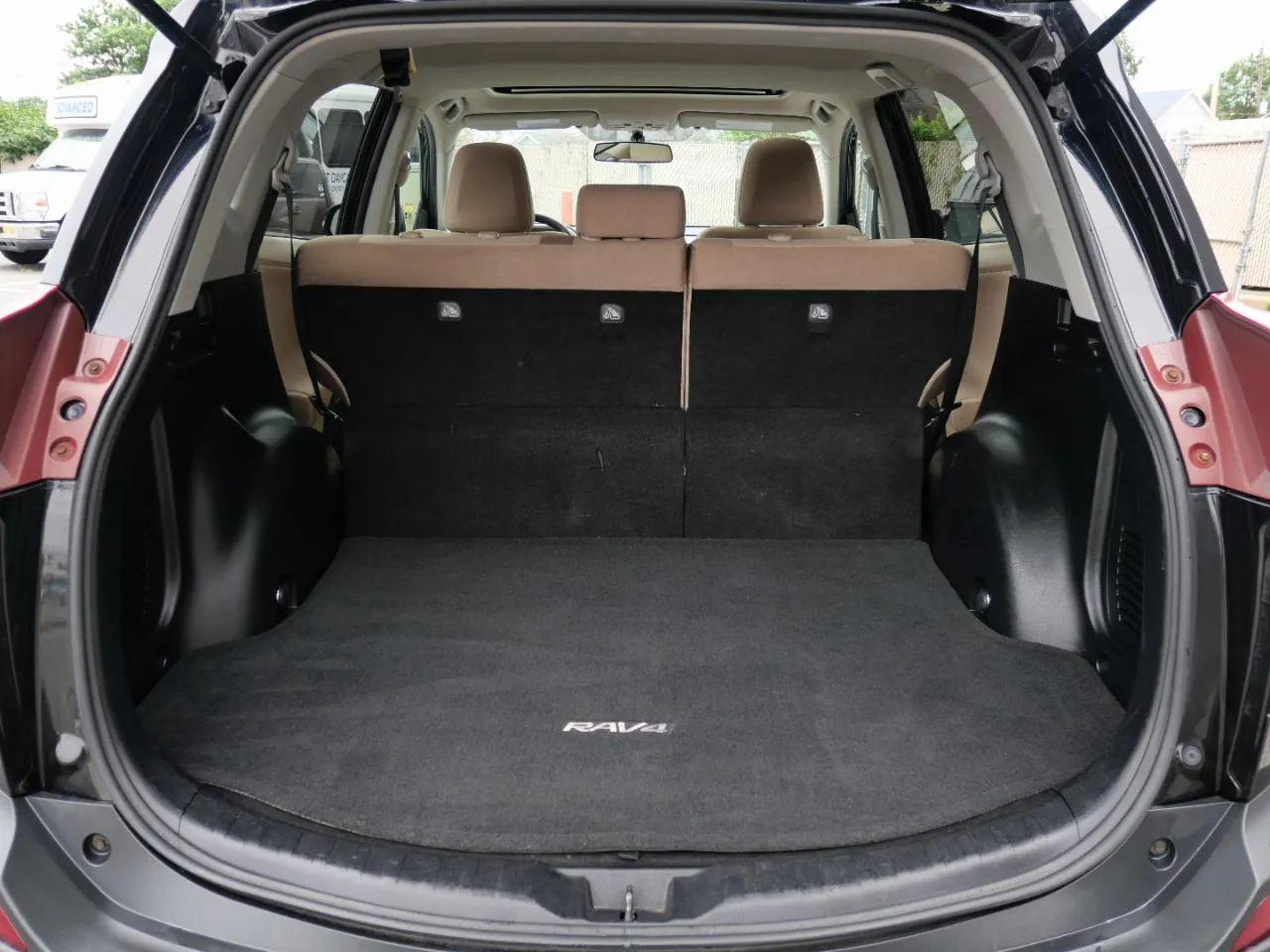 Toyota RAV4 AWD 4dr XLE (Natl) 2013