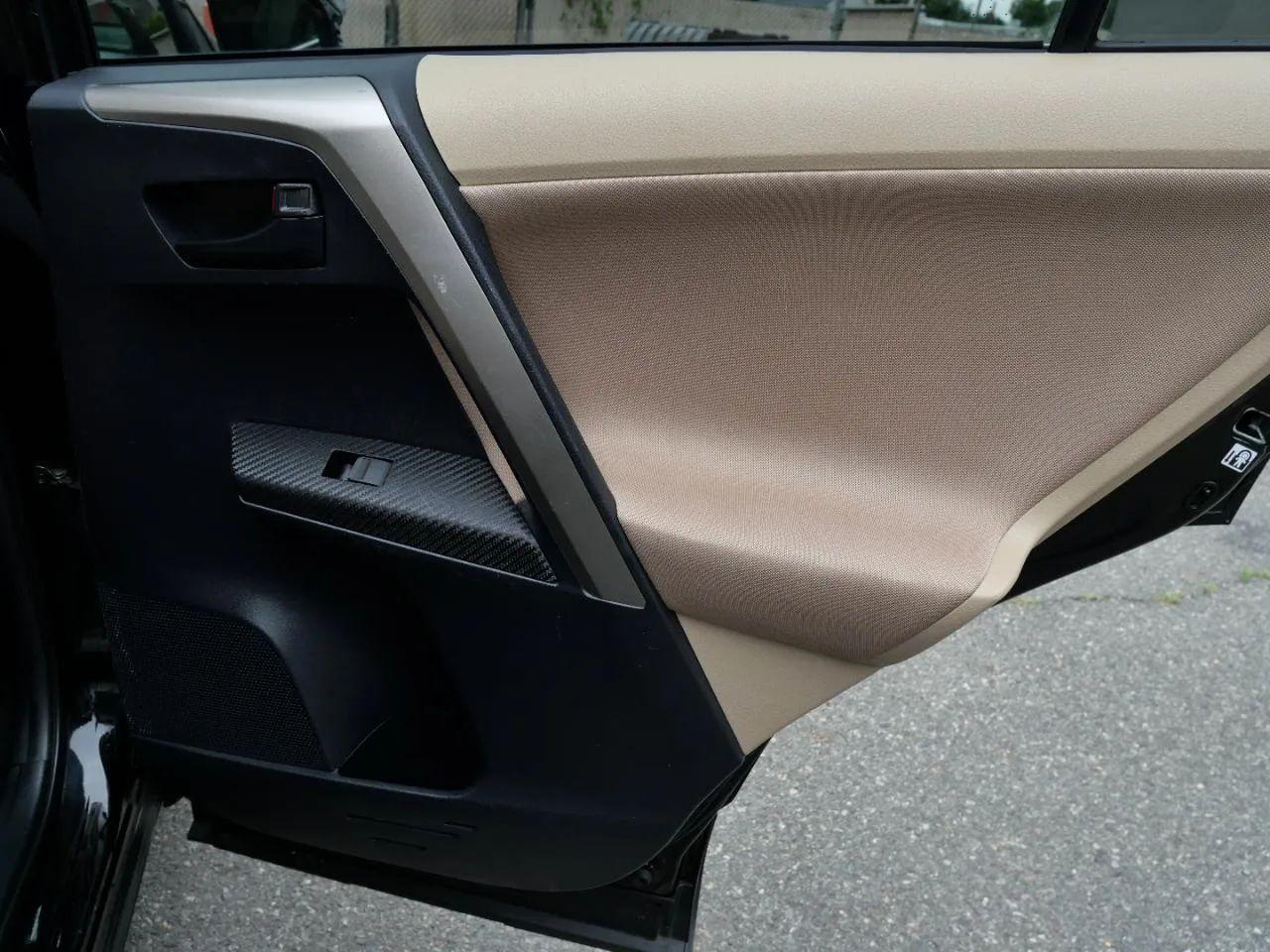 Toyota RAV4 AWD 4dr XLE (Natl) 2013