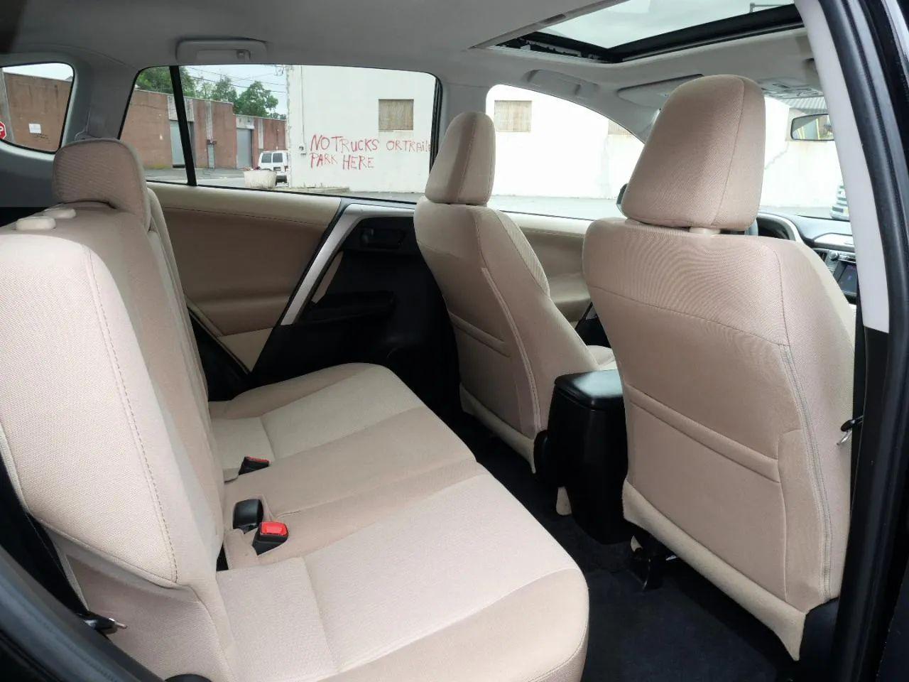Toyota RAV4 AWD 4dr XLE (Natl) 2013