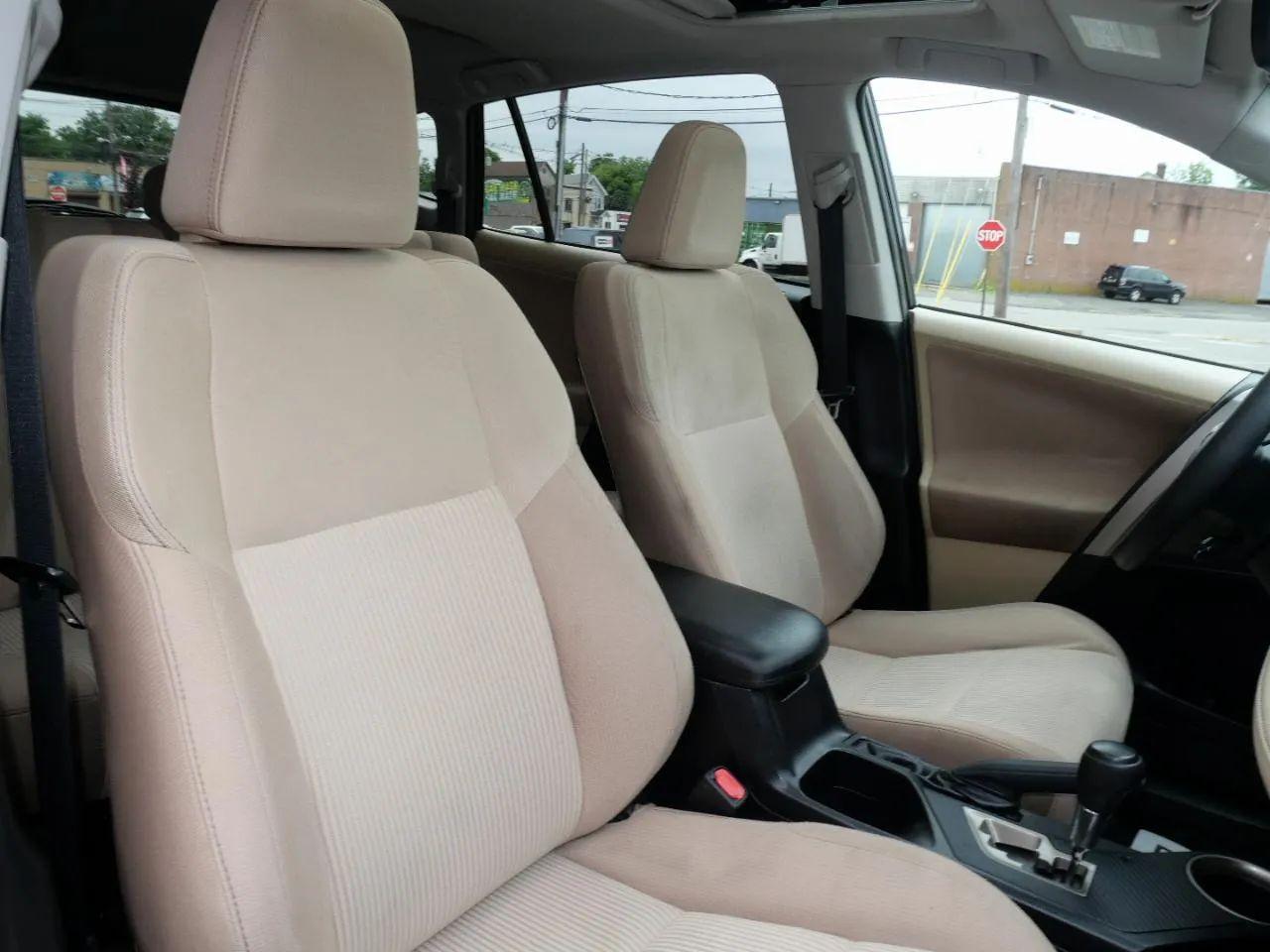 Toyota RAV4 AWD 4dr XLE (Natl) 2013