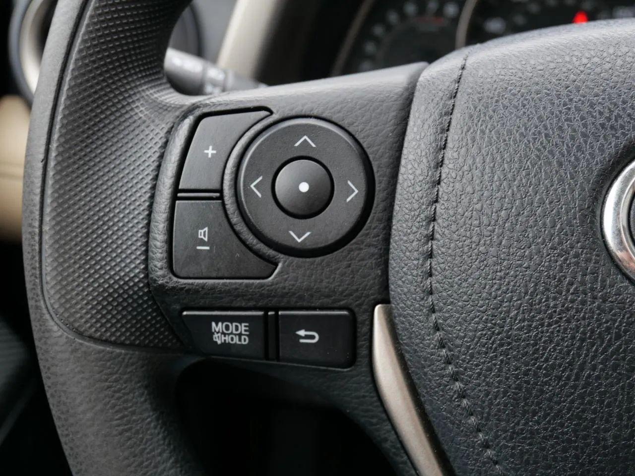 Toyota RAV4 AWD 4dr XLE (Natl) 2013