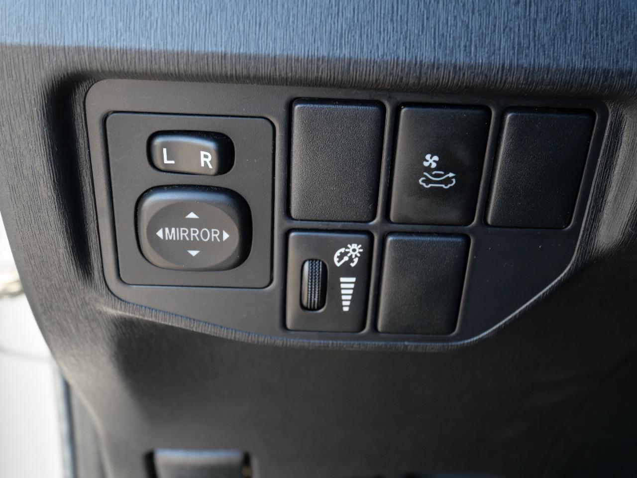 Toyota Prius 5dr HB IV (Natl) 2013