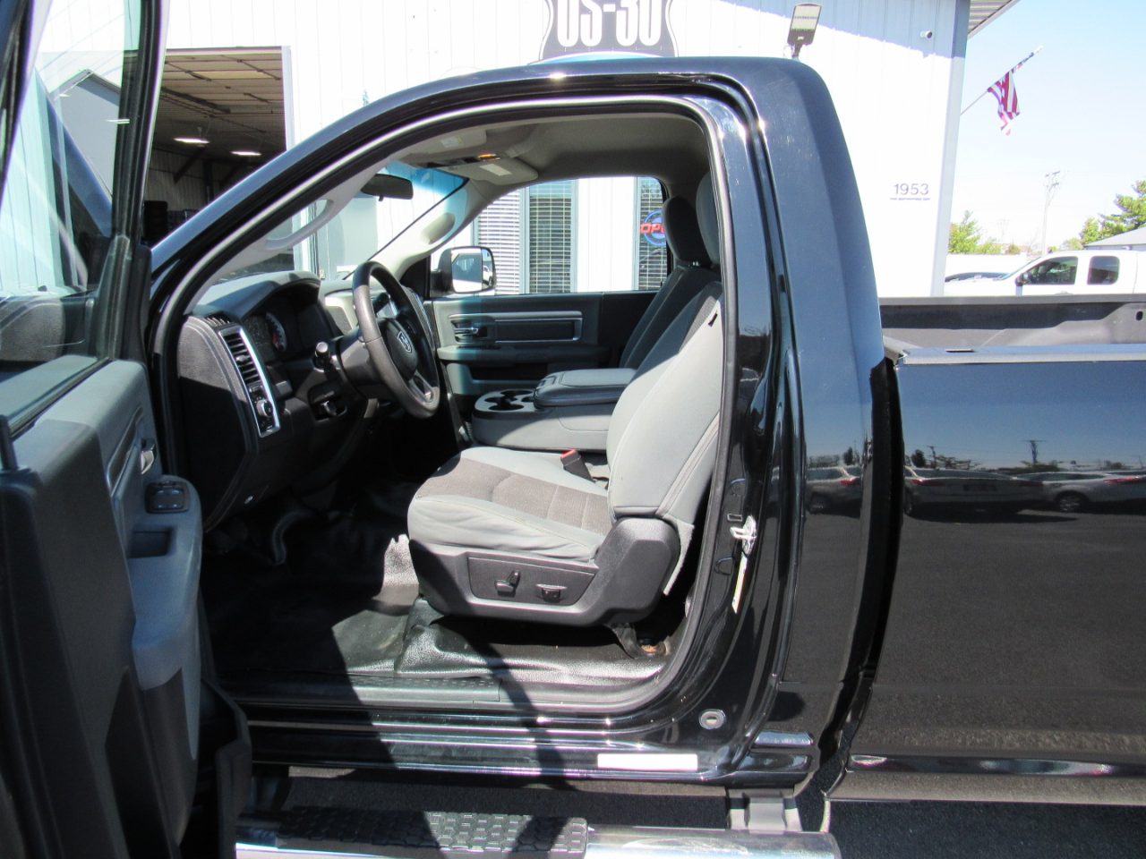RAM 3500 4WD Reg Cab 140.5" SLT 2013 RAM 3500 4WD Reg Cab 140.5" SLT 2013