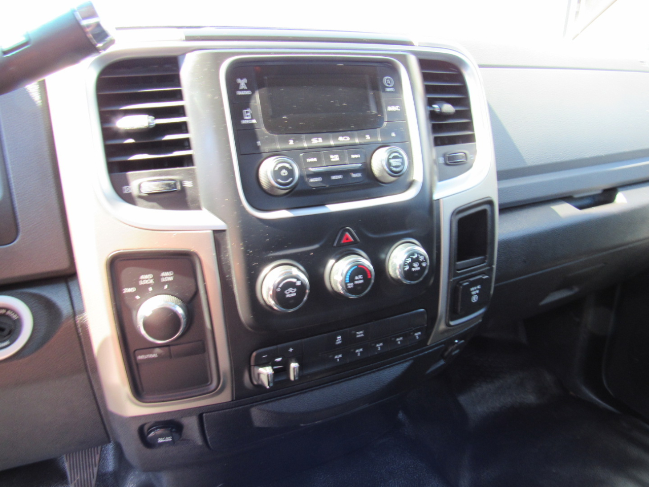 RAM 3500 4WD Reg Cab 140.5" SLT 2013 RAM 3500 4WD Reg Cab 140.5" SLT 2013