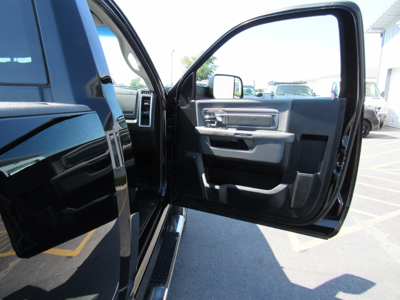 RAM 3500 4WD Reg Cab 140.5" SLT 2013 RAM 3500 4WD Reg Cab 140.5" SLT 2013