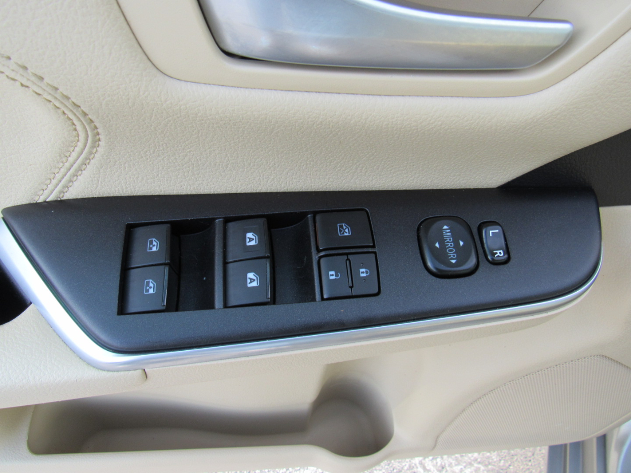 Toyota Camry XLE Auto (Natl) 2017