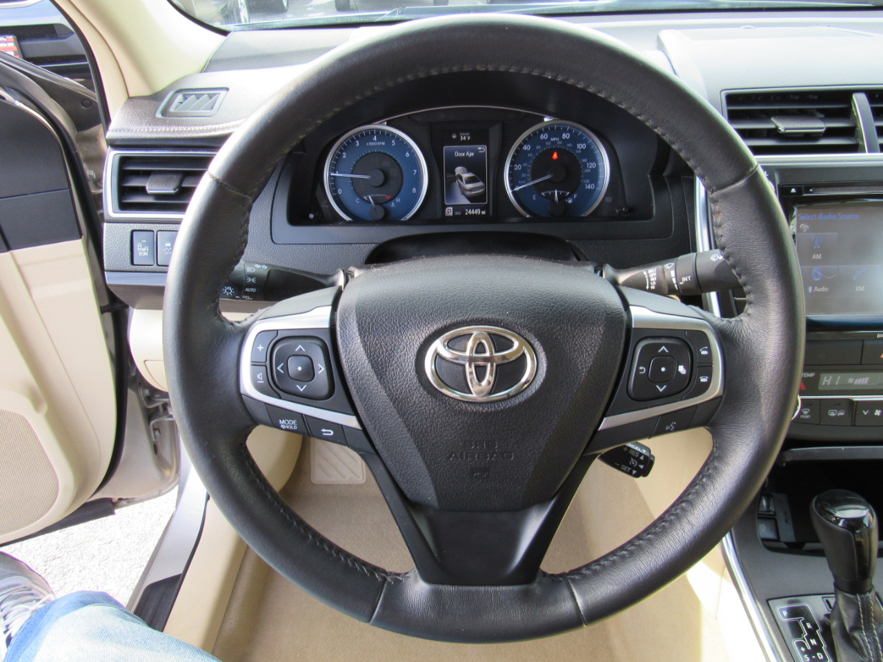 Toyota Camry XLE Auto (Natl) 2017