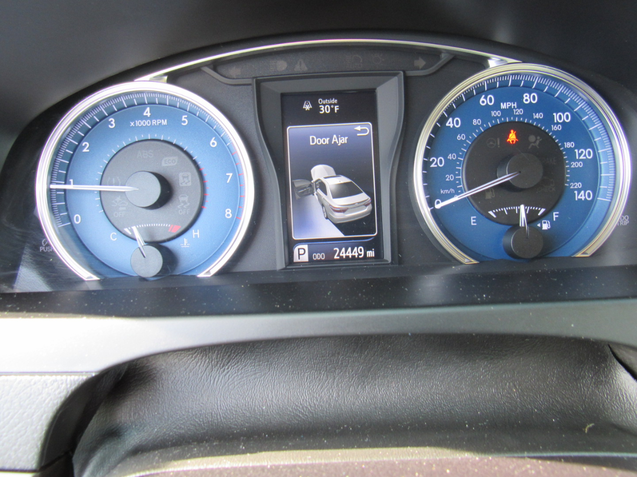 Toyota Camry XLE Auto (Natl) 2017