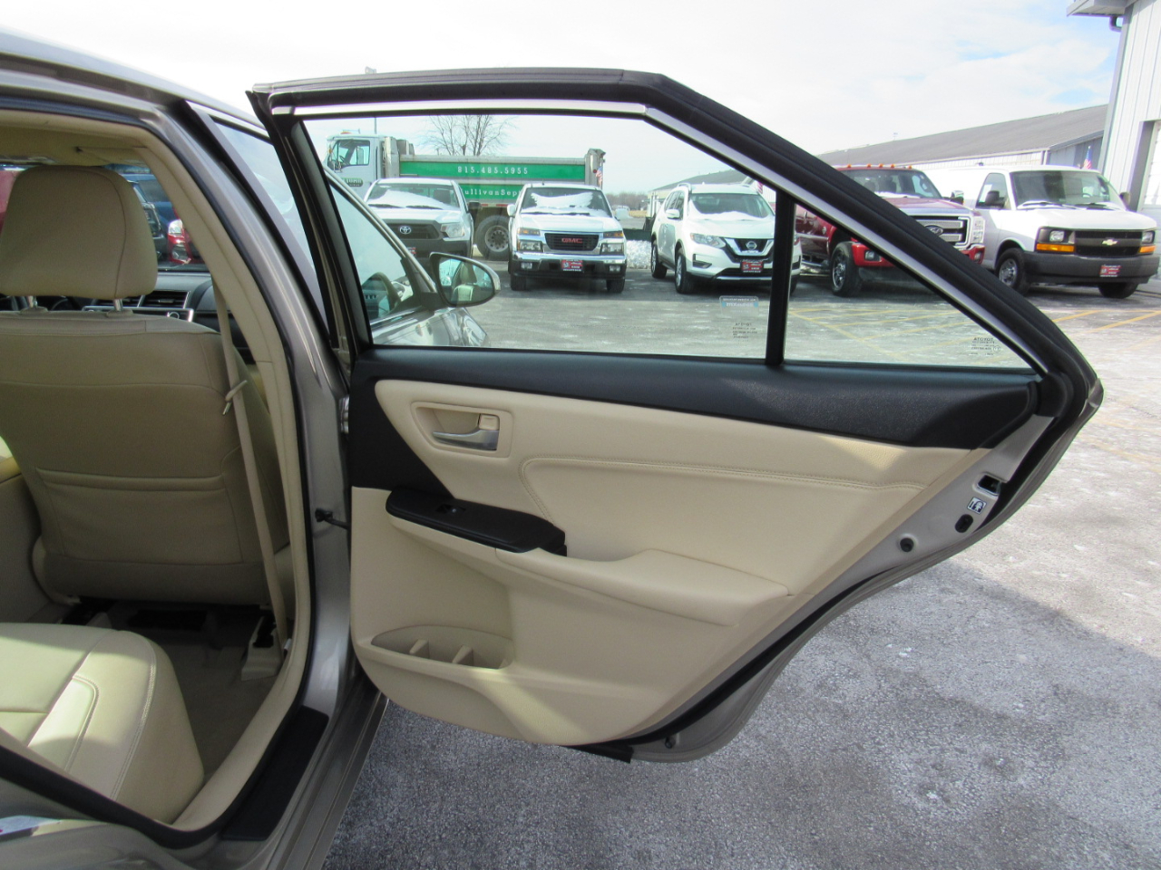 Toyota Camry XLE Auto (Natl) 2017