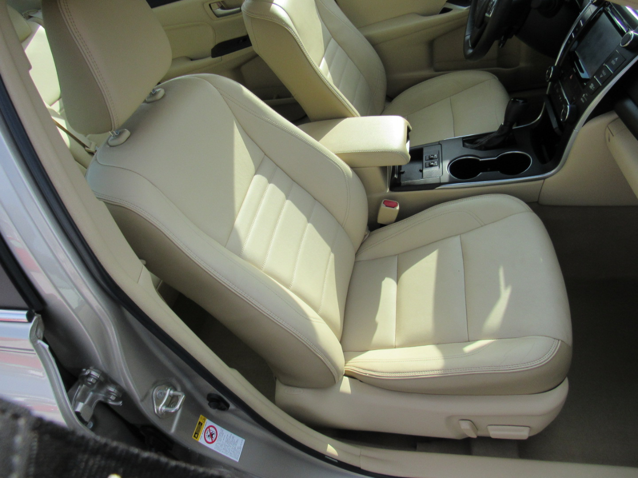 Toyota Camry XLE Auto (Natl) 2017