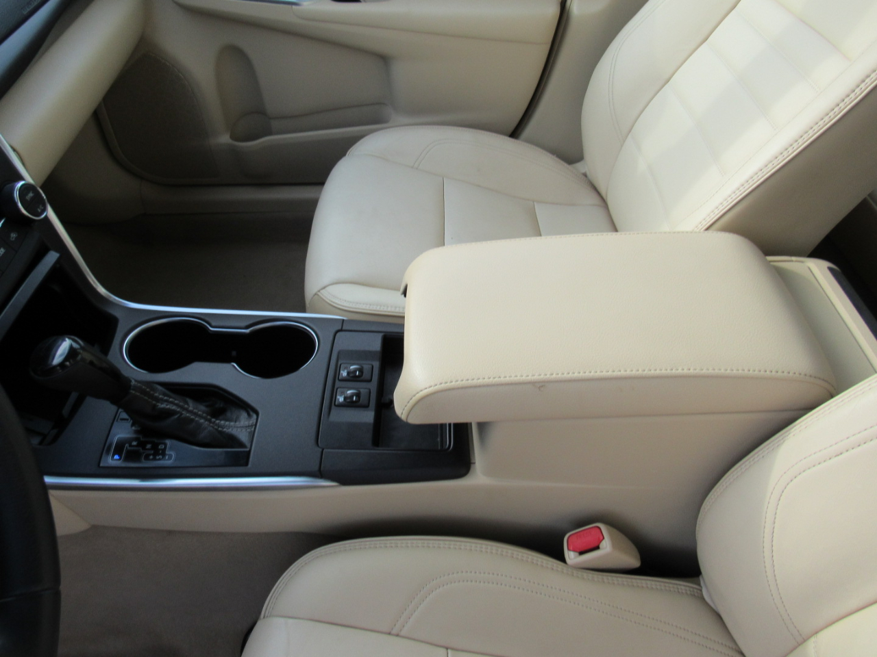 Toyota Camry XLE Auto (Natl) 2017