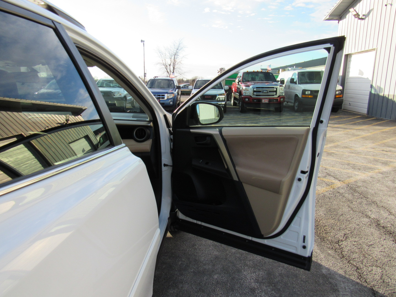 Toyota RAV4 AWD 4dr XLE (Natl) 2013