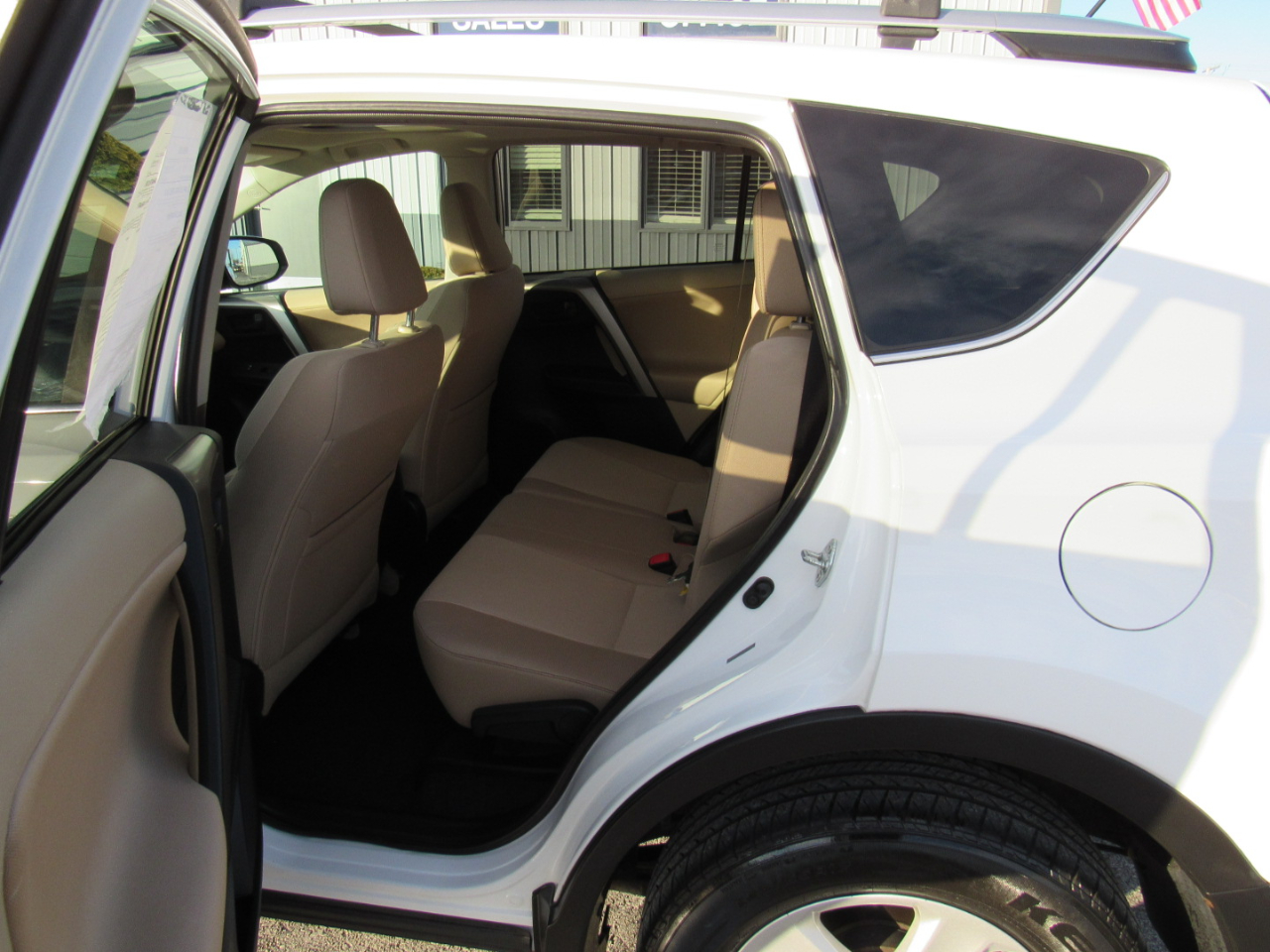 Toyota RAV4 AWD 4dr XLE (Natl) 2013