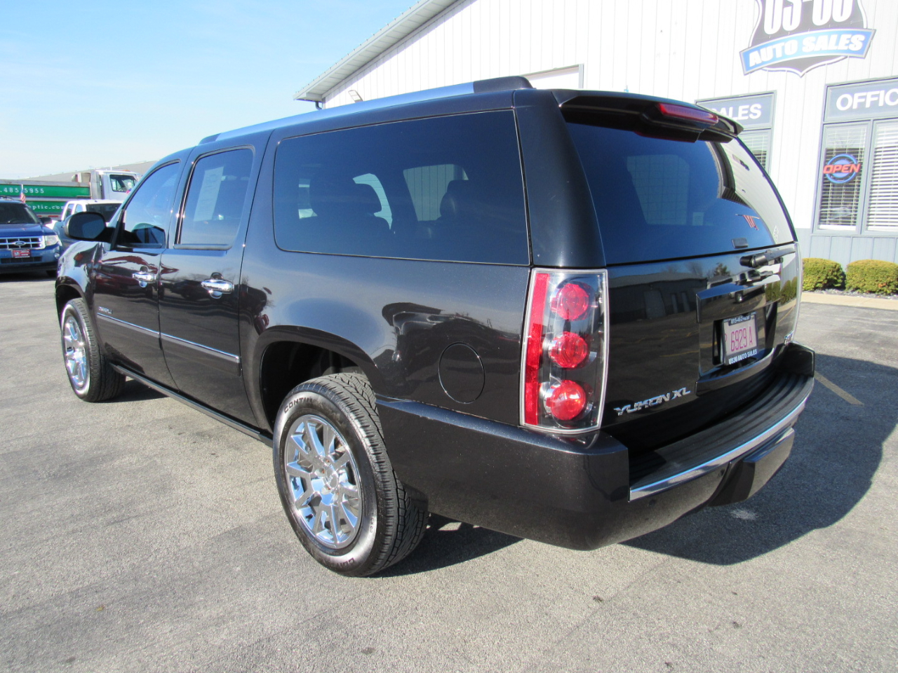 GMC Yukon XL AWD 4dr 1500 Denali 2013