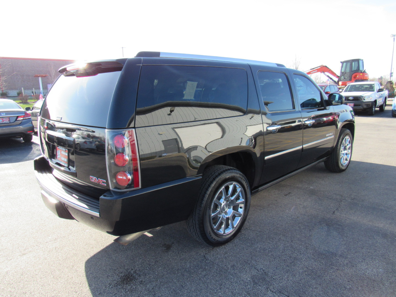 GMC Yukon XL AWD 4dr 1500 Denali 2013