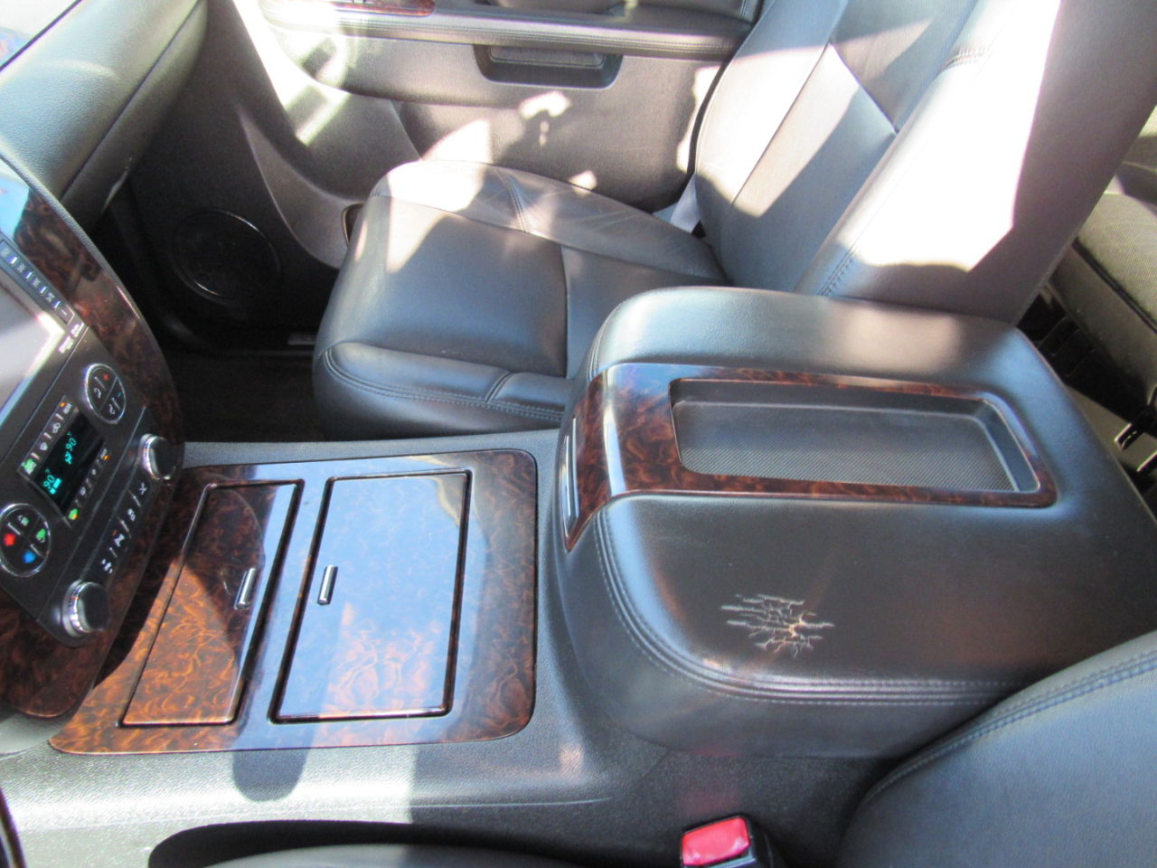 GMC Yukon XL AWD 4dr 1500 Denali 2013