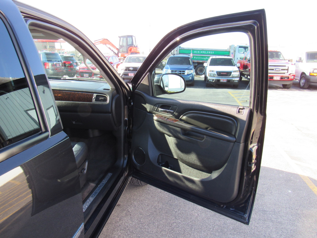 GMC Yukon XL AWD 4dr 1500 Denali 2013