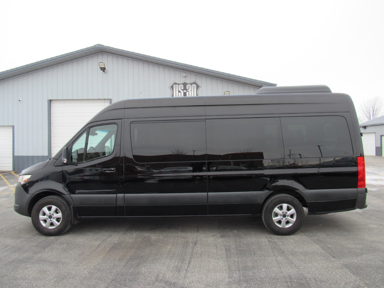 Mercedes-Benz Sprinter Passenger Van 2500 High Roof V6 170" RWD 2019