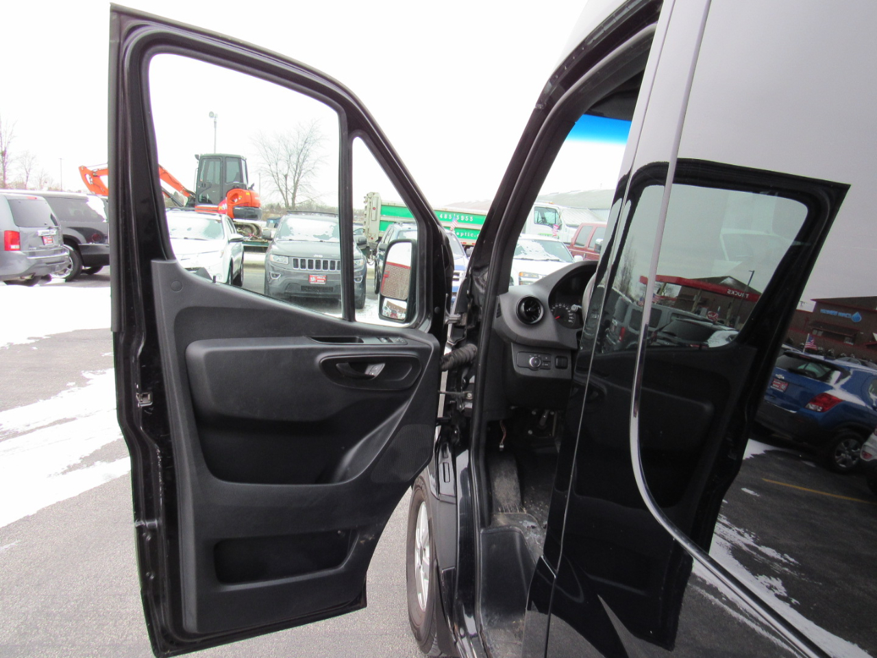 Mercedes-Benz Sprinter Passenger Van 2500 High Roof V6 170" RWD 2019