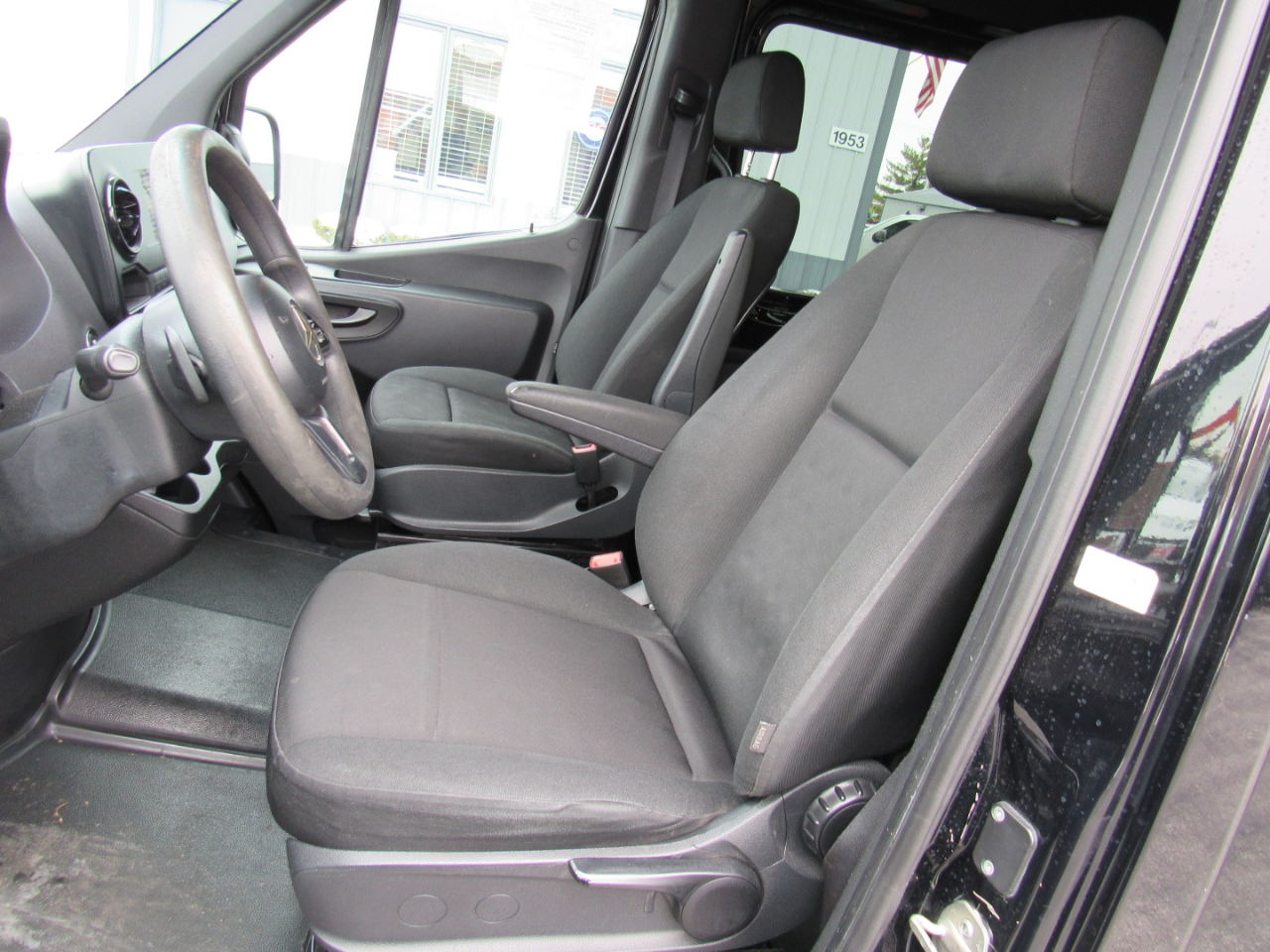 Mercedes-Benz Sprinter Passenger Van 2500 High Roof V6 170" RWD 2019