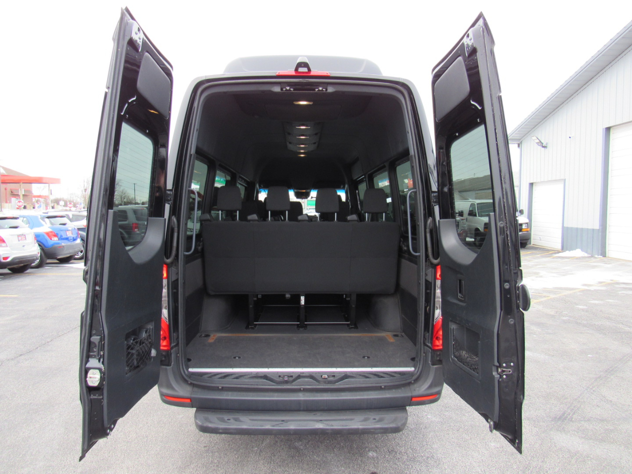 Mercedes-Benz Sprinter Passenger Van 2500 High Roof V6 170" RWD 2019