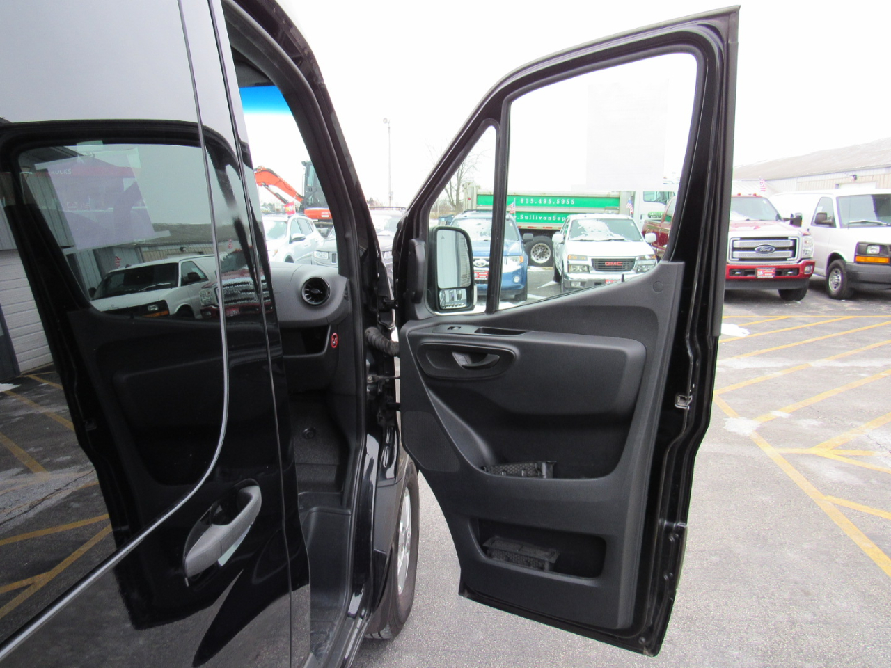 Mercedes-Benz Sprinter Passenger Van 2500 High Roof V6 170" RWD 2019