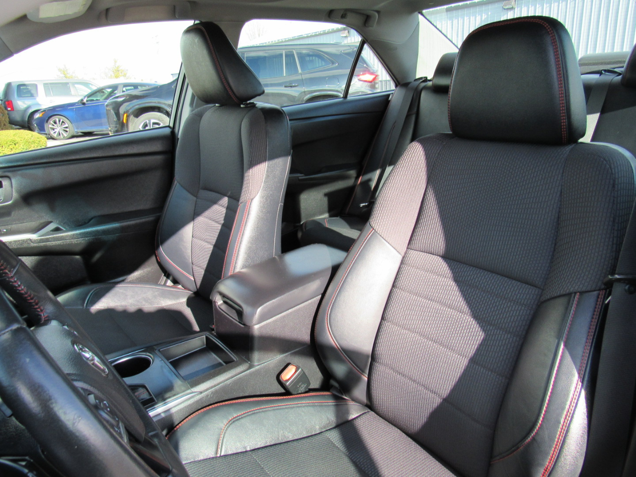 Toyota Camry SE Auto (Natl) 2017