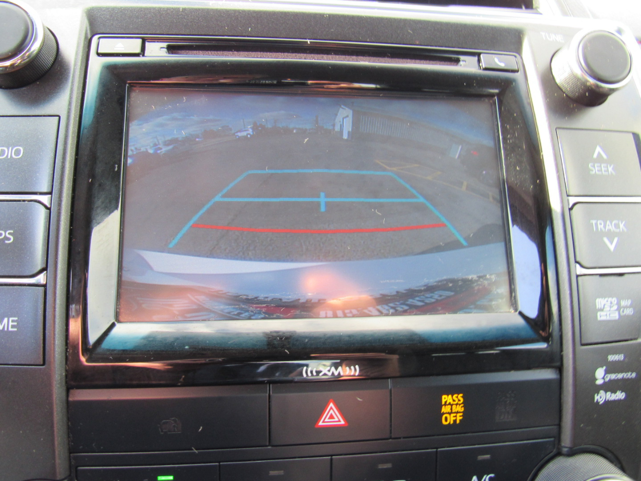 Toyota Camry SE Auto (Natl) 2017