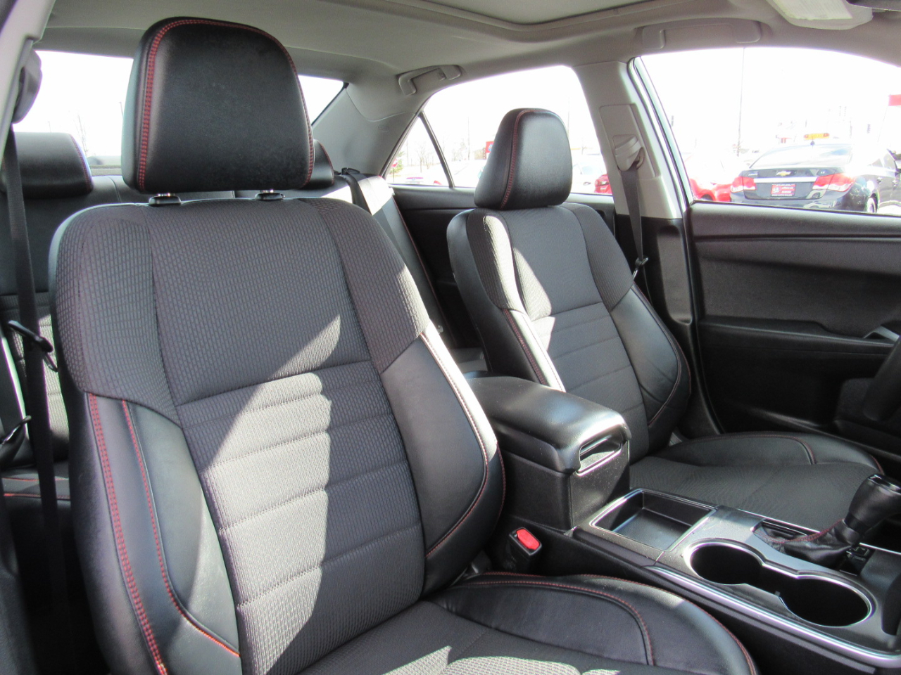 Toyota Camry SE Auto (Natl) 2017