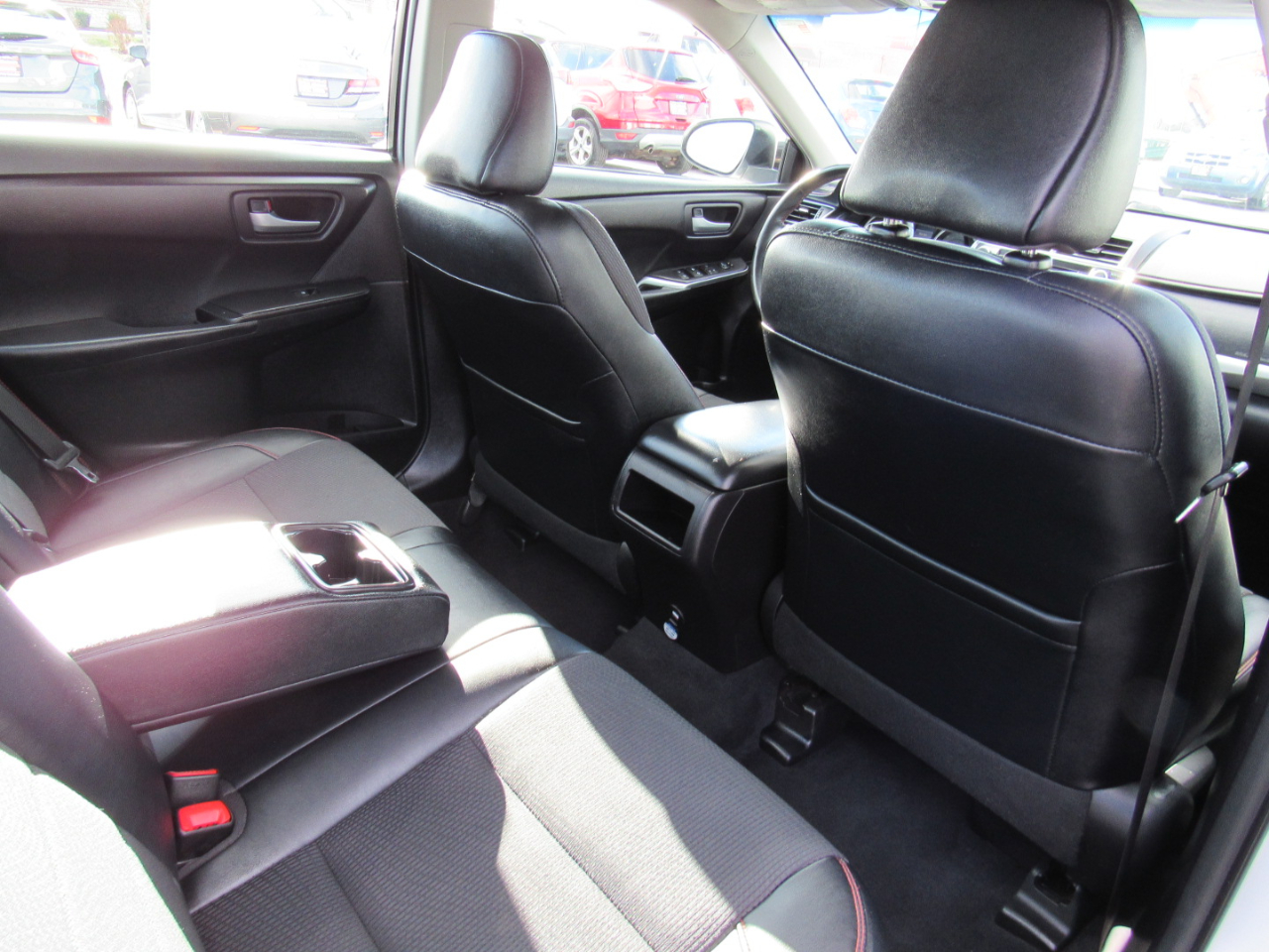 Toyota Camry SE Auto (Natl) 2017