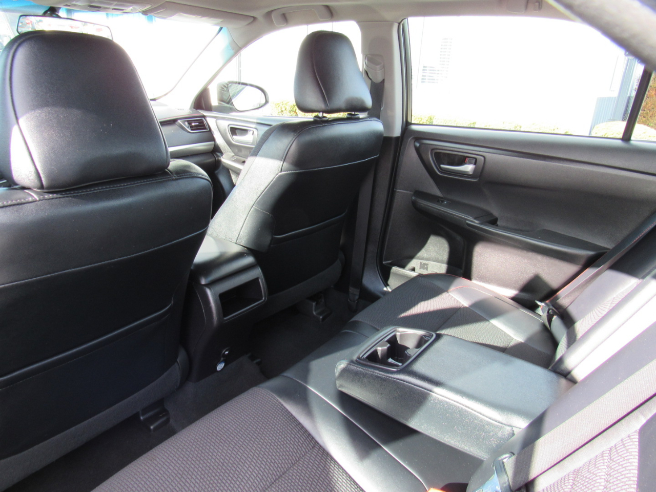 Toyota Camry SE Auto (Natl) 2017