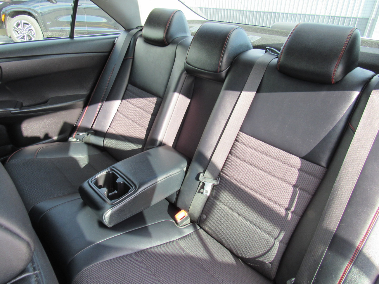 Toyota Camry SE Auto (Natl) 2017