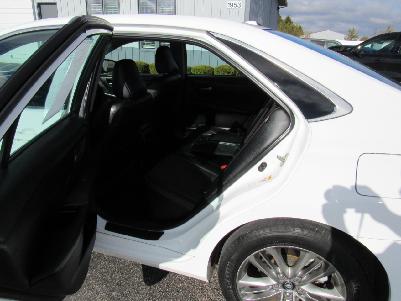 Toyota Camry SE Auto (Natl) 2017