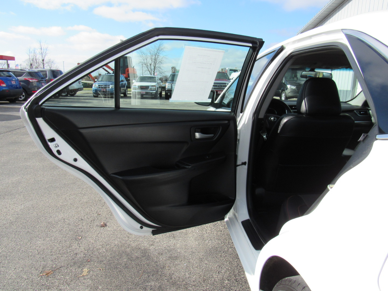 Toyota Camry SE Auto (Natl) 2017