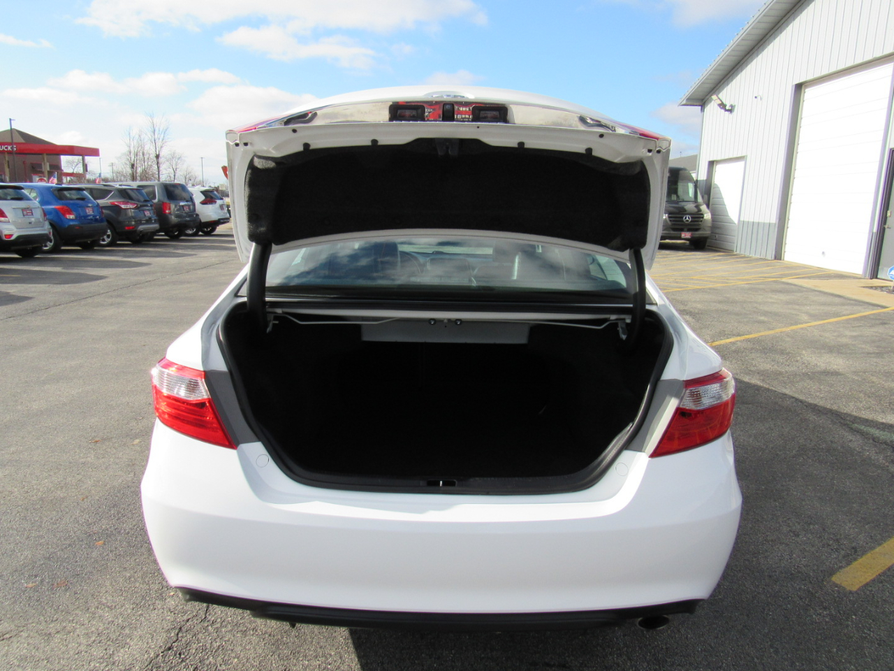 Toyota Camry SE Auto (Natl) 2017