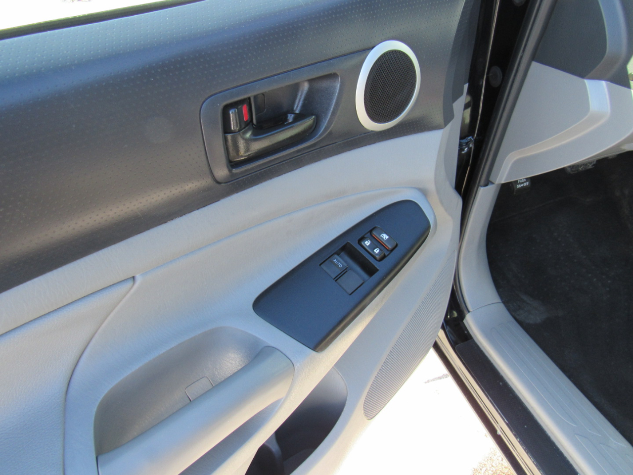 Toyota Tacoma 4WD Access Cab I4 AT (Natl) 2015