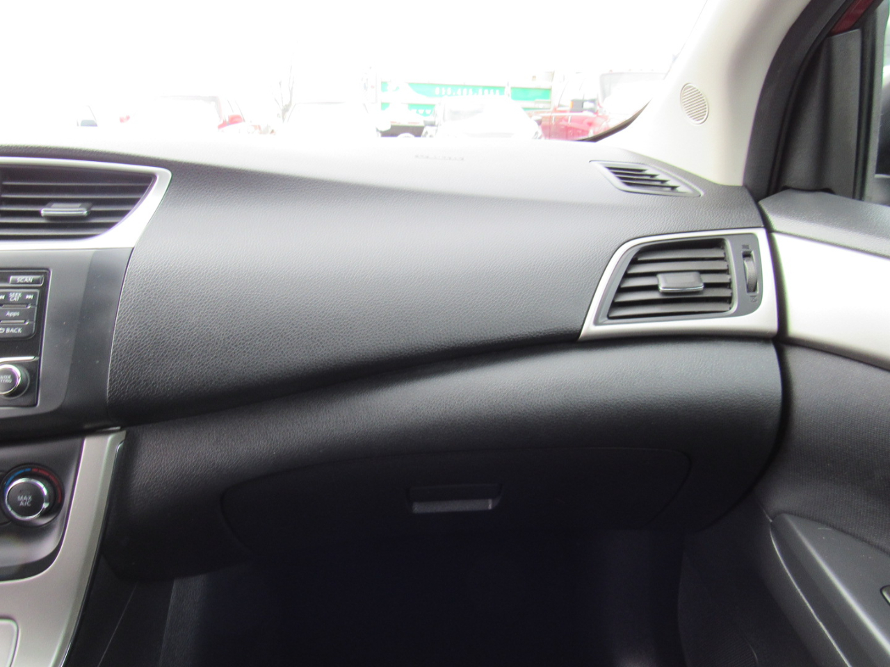 Nissan Sentra 4dr Sdn I4 CVT SV 2015