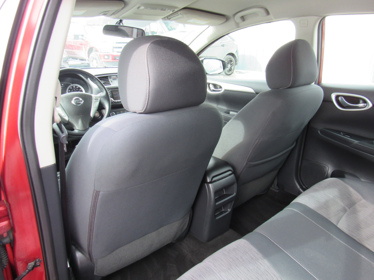 Nissan Sentra 4dr Sdn I4 CVT SV 2015