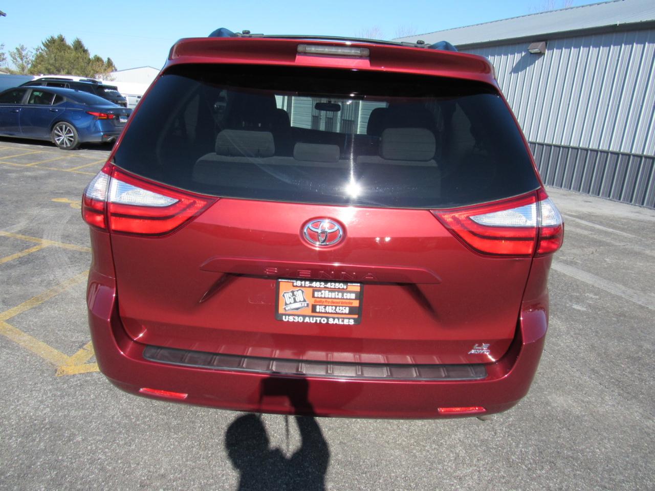 Toyota Sienna 5dr 7-Pass Van LE AWD (Natl) 2016